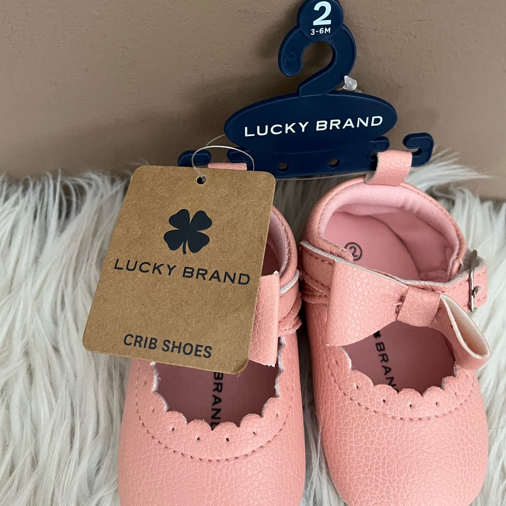 {Lucky Brand} Baby Girl Crib Shoes with Bow Detail in Pink - Size 2 (3-6 months) - Picture 7 of 8